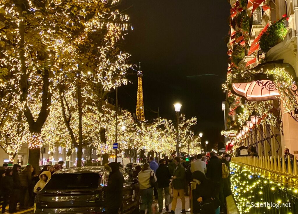 パリ クリスマスイルミネーションモンテーニュ通り