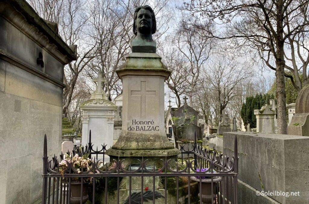 ペール・ラシェーズ墓地, Pere-Lachaise cemetery, Balzac's tomb, バルザック墓